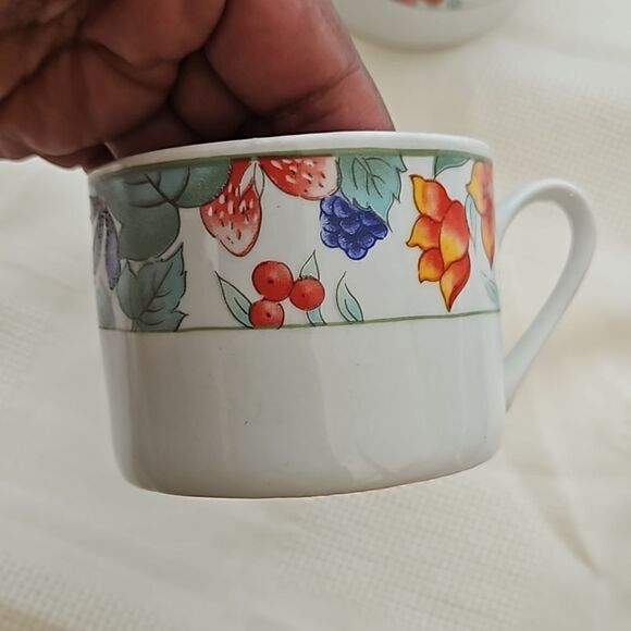 Table D'Hote 16 Pieces Porcelain Dinner Set Dishwasher & Microwave Safe White - Picture 12 of 16